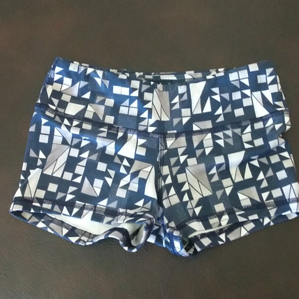 Fleo tech triangle shorts